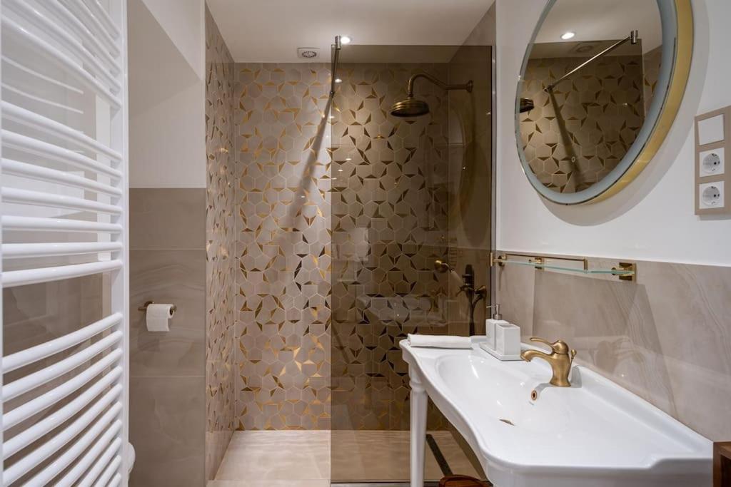 Orangehomes Luxury Apartment Next To Gellert Hill Budapest Exterior photo