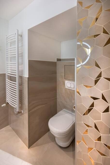 Orangehomes Luxury Apartment Next To Gellert Hill Budapest Exterior photo
