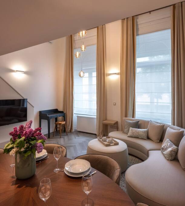 Orangehomes Luxury Apartment Next To Gellert Hill Budapest Exterior photo